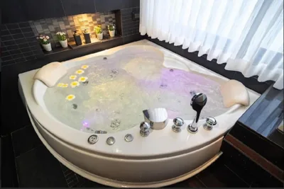 Absolute Bangla Suites - Jacuzzi Studio Condo – Foto 8